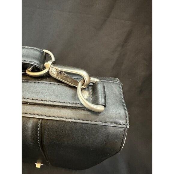 Leeds Black Leather Messenger Bag with Strap - Picture 8 of 15